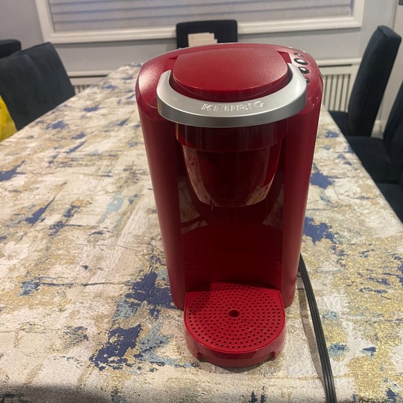 Keurig Pod Machine -RED - Picture 4 of 5